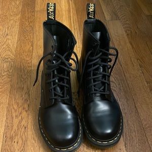 Dr. Marten Classic 1460 Black Smooth Lace up Boot 8 Hole